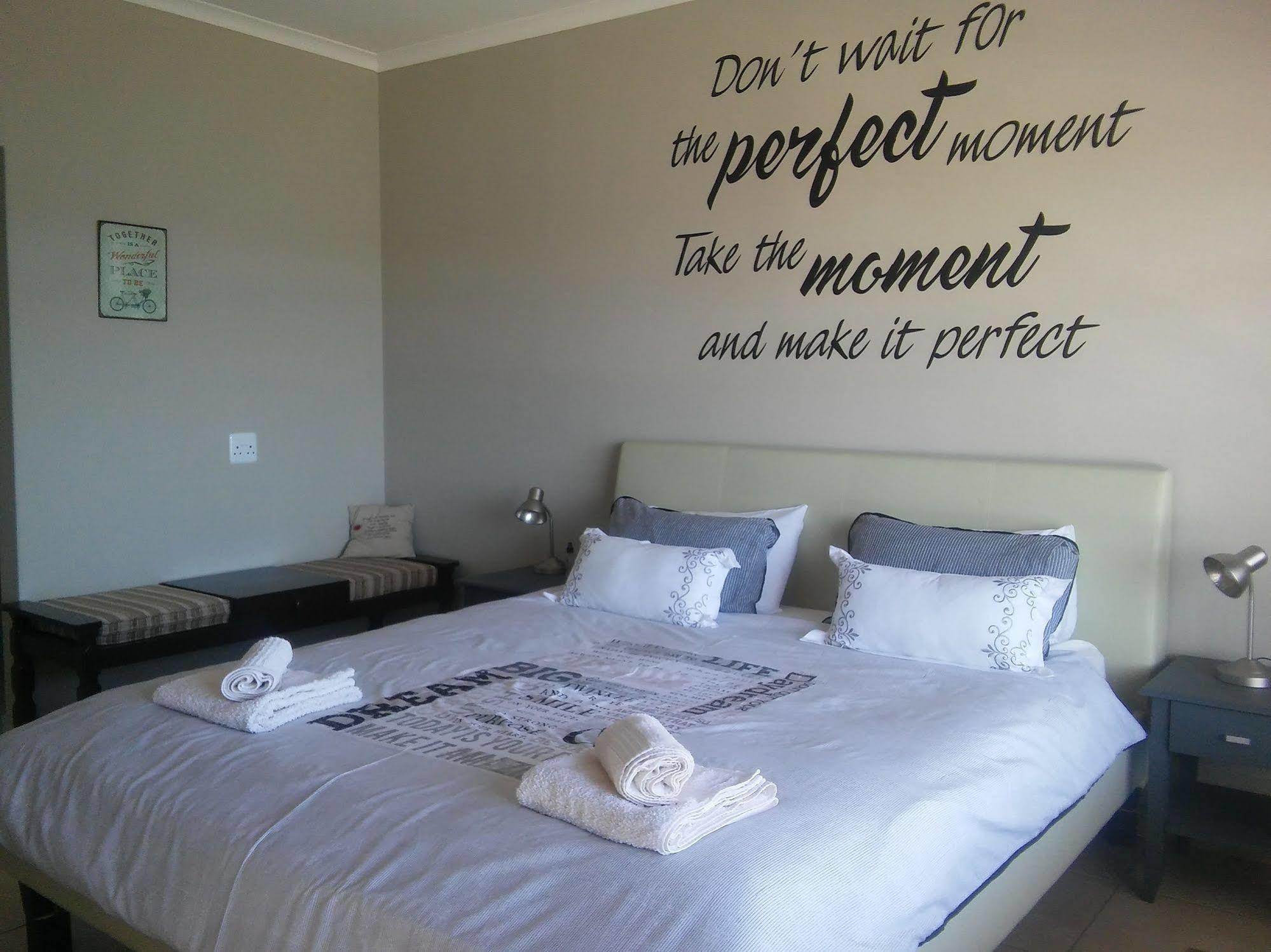Dolphin View Guesthouse Джефрис-Бей Экстерьер фото